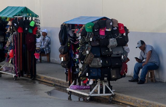 Ambulantes señalan que se incumplió con acuerdos como la instalación de toldos para el total de puestos Ambulantes señalan que se incumplió con acuerdos como la instalación de toldos para el total de puestos